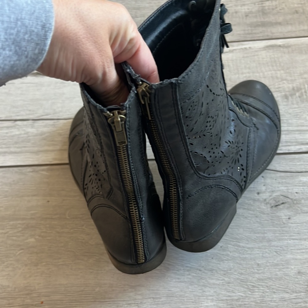 Boots by Rampage - Picture 2 of 4